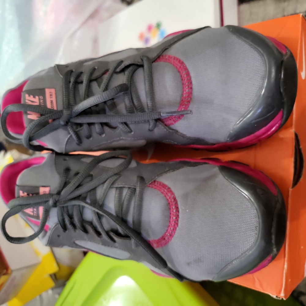 Nike size 8.5 grey and pink, barly woren